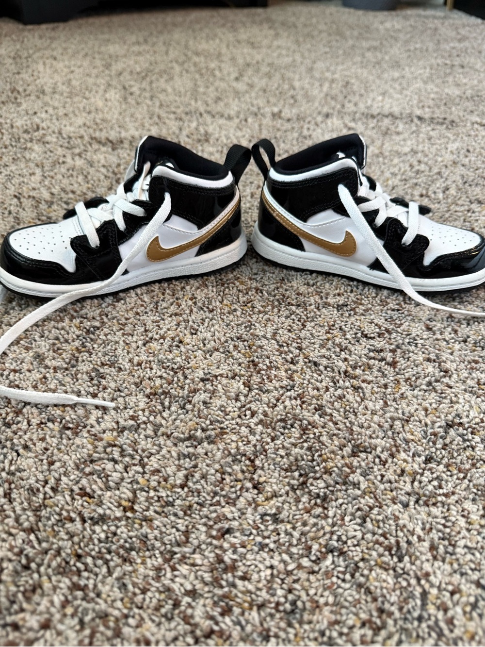 Nike Toddler Air Jordan 1 Mid Patent SE TD Black & Metallic Gold — Size 8.5C